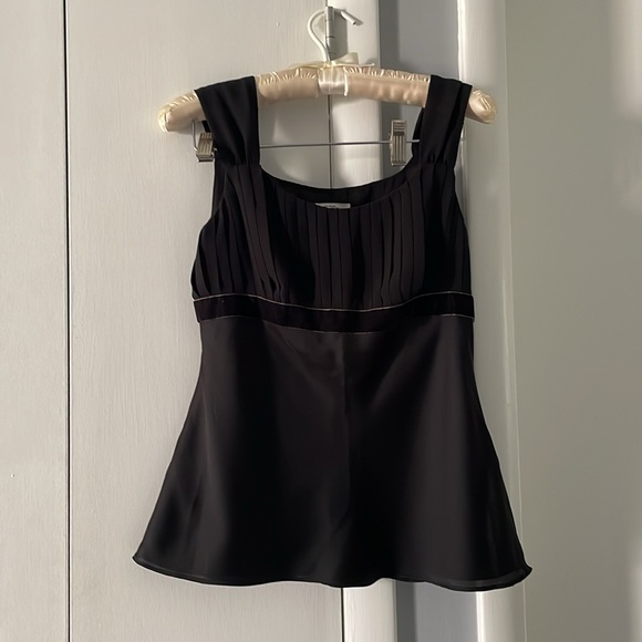 Ann Taylor Black Sleeveless Top with Pleated Accent for Bust Area in Size 0P - Picture 3 of 6